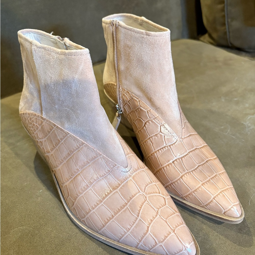 Elegant Tan Ankle Boots